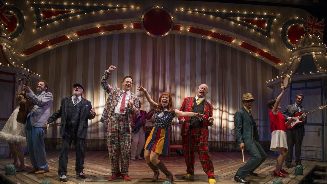 One man two guvnors theatre reviews